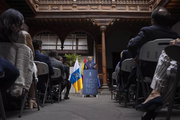 El vicepresidente del Gobierno y consejero de Economía, Industria, Comercio y Autónomos, Manuel Domínguez. / MIGUEL BARRETO-EFE