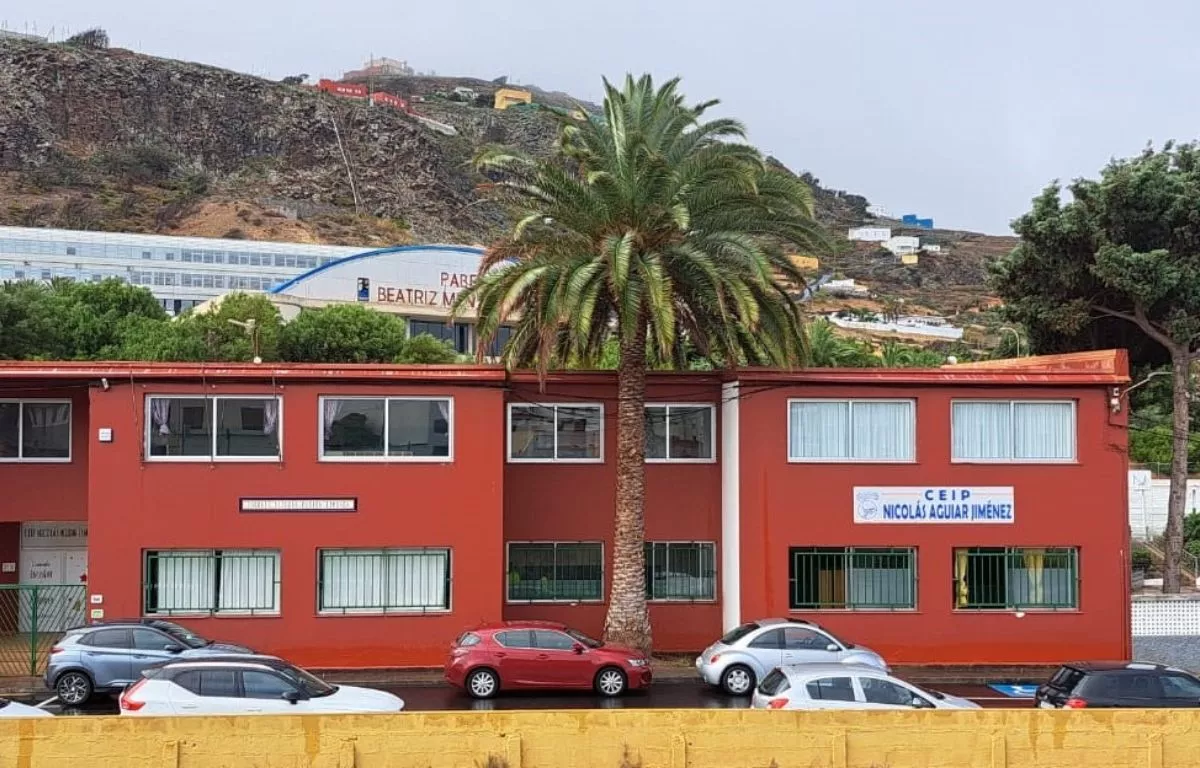 Colegio Nicolás Aguiar Jiménez, en Santa María de Guía. AH