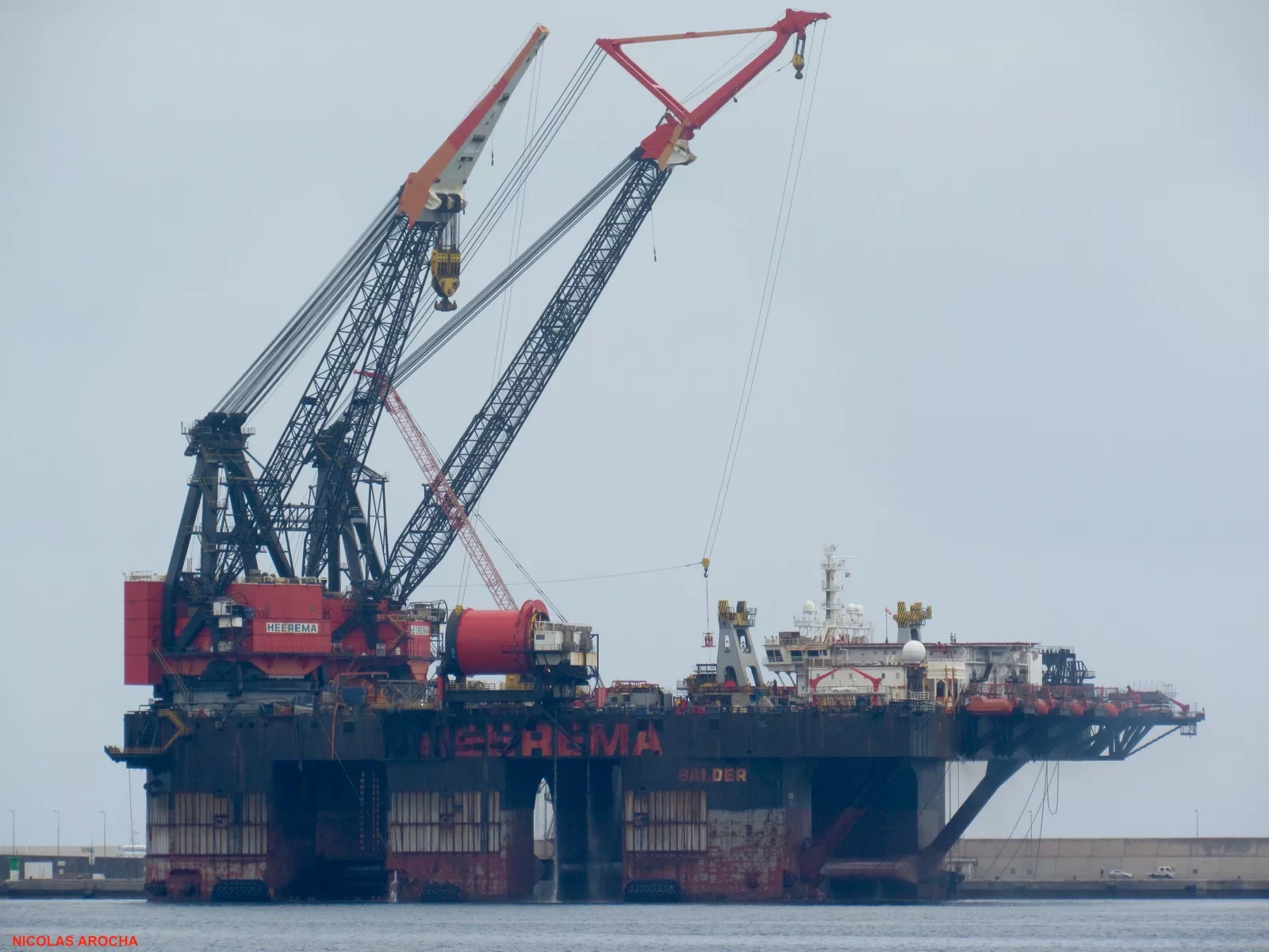 La plataforma semi sumergible 'Dsv Balder'. / NICOLÁS AROCHA 