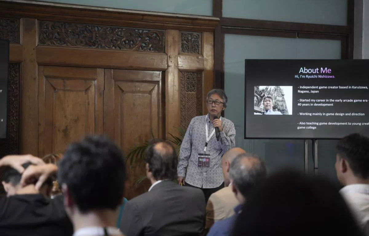 El creador japonés Ryuichi Nishizawa, pionero del desarrollo de videojuegos, durante su intervención en una de las sesiones de la misión comercial inversa organizada por Proexca en Canarias. AH