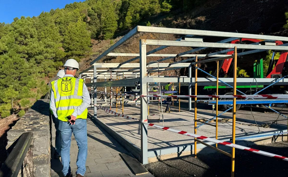 Alpidio Armas, presidente del Cabildo de El Hierro, en las obras del Centro de Interpretación del Parque Cultural de El Julan. /Cedida