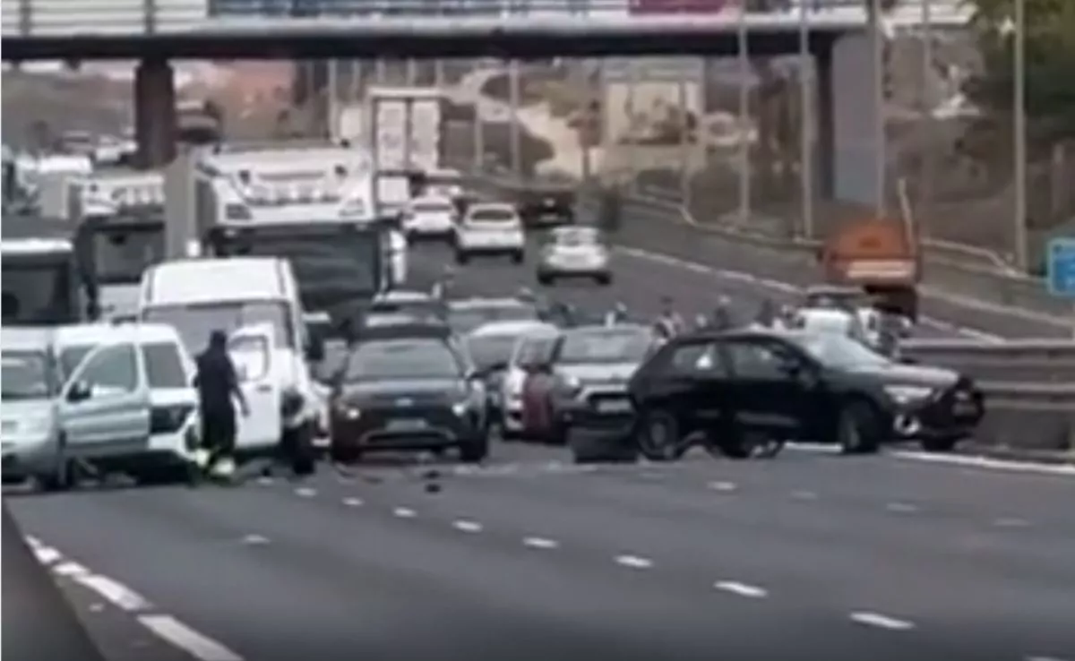 Un accidente en la autopista del Sur de Tenerife (TF-1) en el que se vieron implicados tres vehículos. /Redes