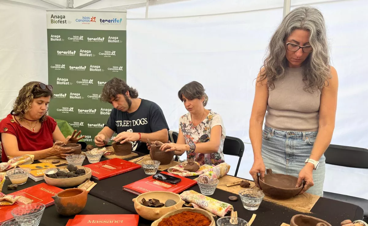 Actividades de alfarería en La Recova del Anaga Biofest / AYUNTAMIENTO DE LA LAGUNA