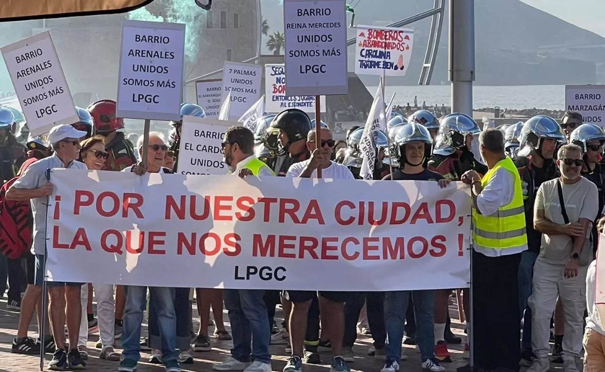 Manifestación en Las Palmas de Gran Canaria denunciando el abandono de la ciudad / AH