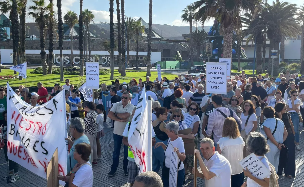Han salido a la calle barrios de toda la ciudad, como Arenales, Las Torres y Reina Mercedes / AH