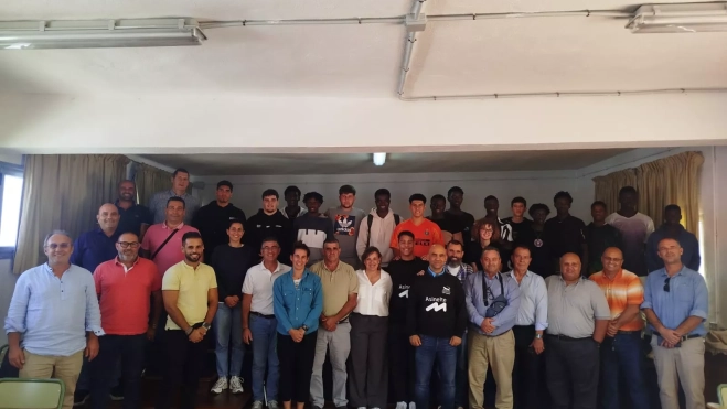 La directiva de Asinelte, en su visita al CIFP de Valverde