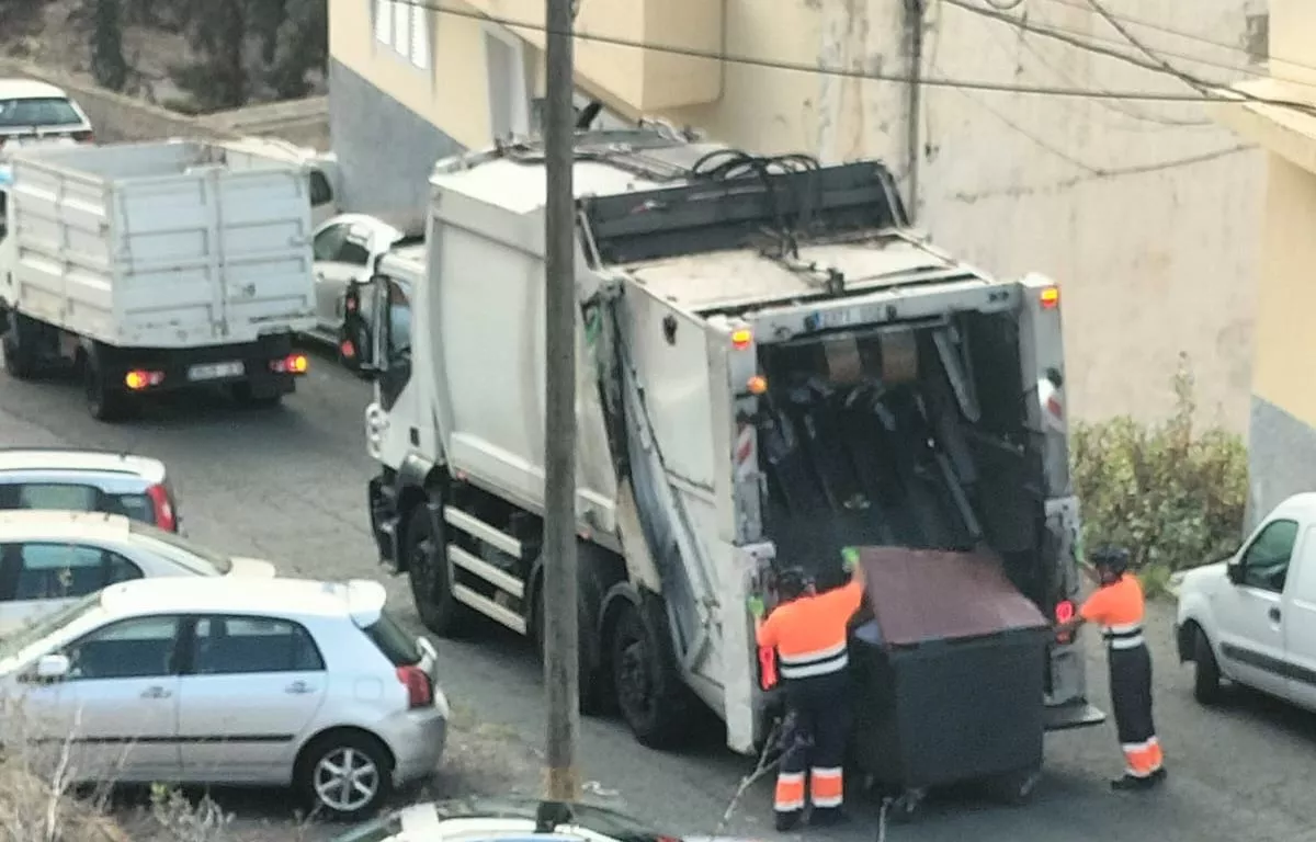 El PP acusa a Darias de permitir a FCC recoger basura en zonas públicas sin concurso El PP acusa a Darias de permitir a FCC recoger basura en zonas públicas sin concurso