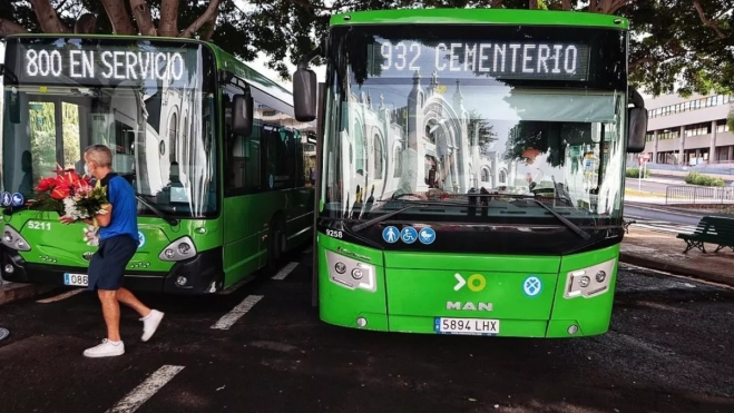 Imagen de una guagua con destino al cementerio / AYUNTAMIENTO DE SANTA CRUZ