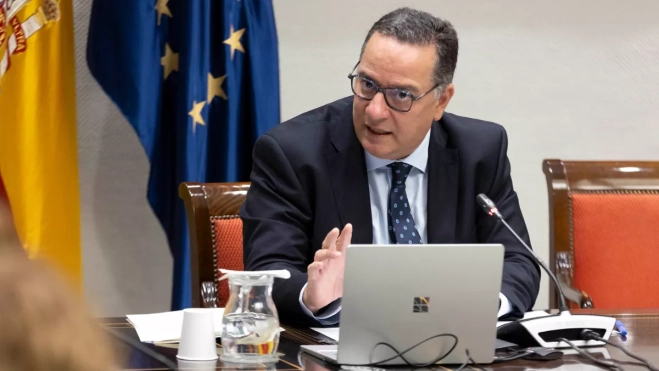 Consejero de Educación del Gobierno de Canarias, Poli Suárez. /EFE Consejero de Educación del Gobierno de Canarias, Poli Suárez. /EFE