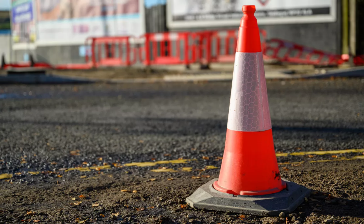 Imagen de una carretera en obras / CANVA