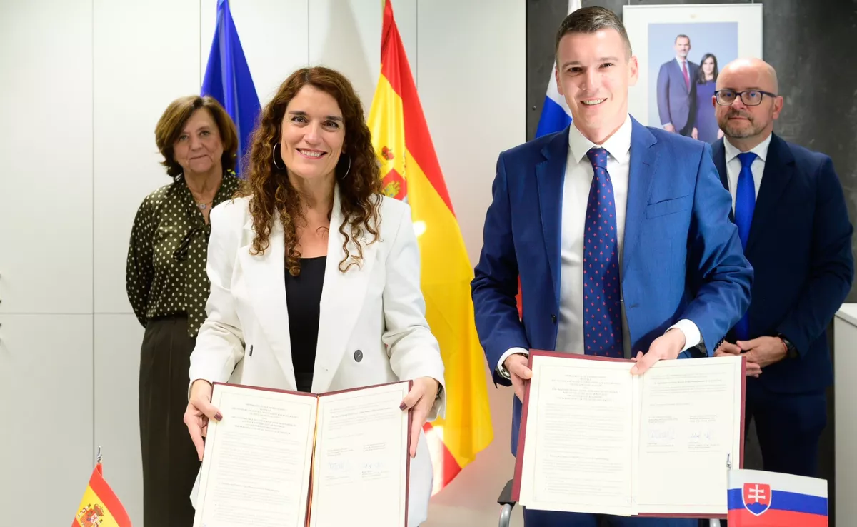 La secretaria general de Investigación, Eva Ortega-Paíno, y el director general eslovaco, Jakub Birka / MINISTERIO DE CIENCIA