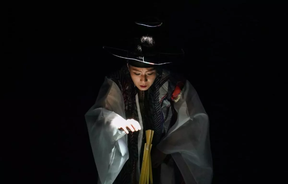 El Castillo de La Luz acoge 'Sombra Blanca', un ritual artístico entre la vida y la muerte