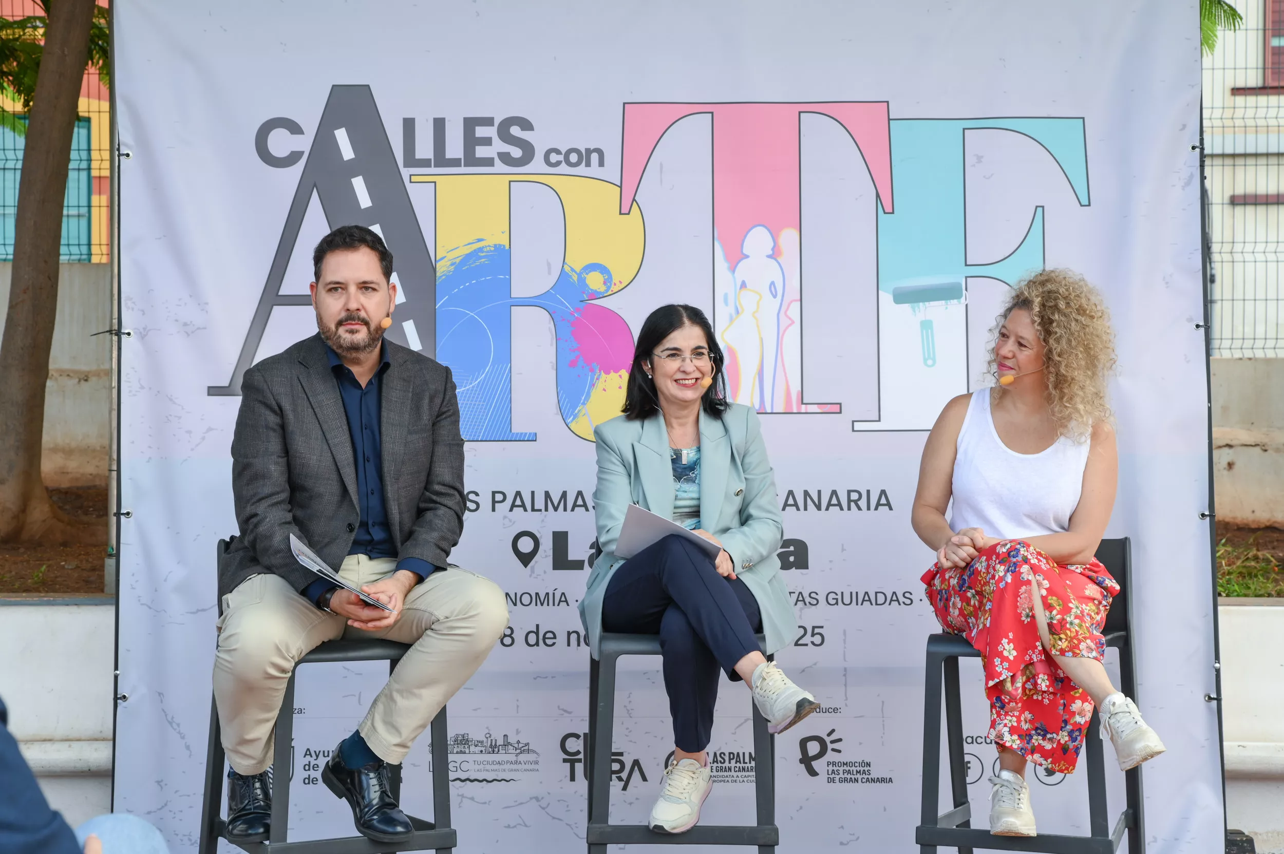 La alcaldesa Carolina Darias, junto al concejal de Cultura, Josué Íñiguez, y la directora y actriz Guacimara Correa