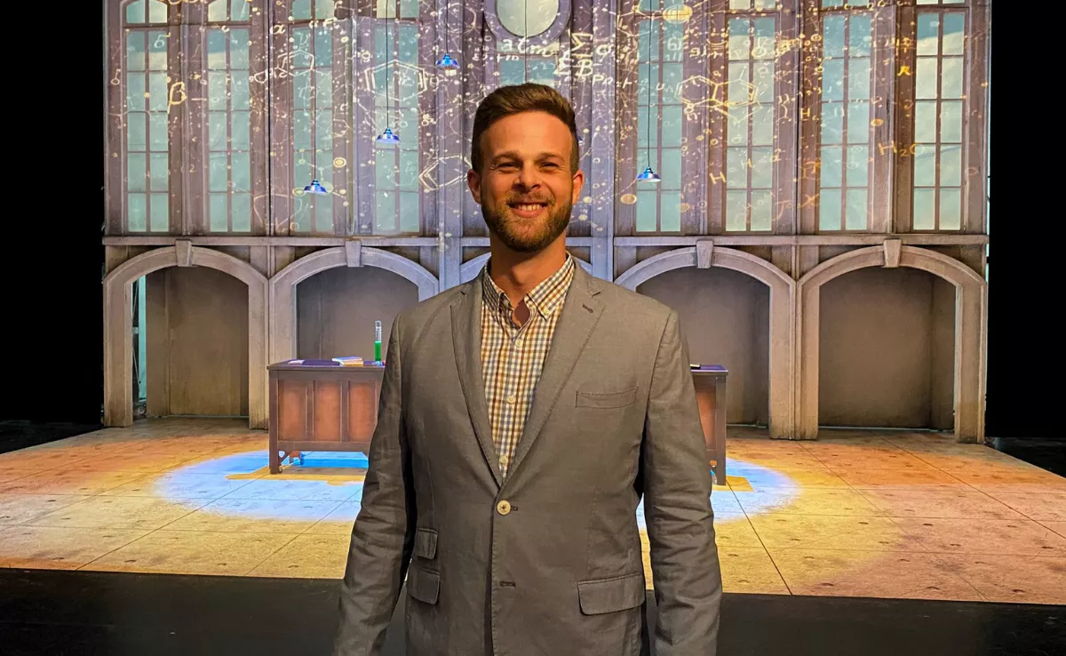 El barítono Fernando Campero interpreta a Juan Negrín en la obra / ATLÁNTICO HOY