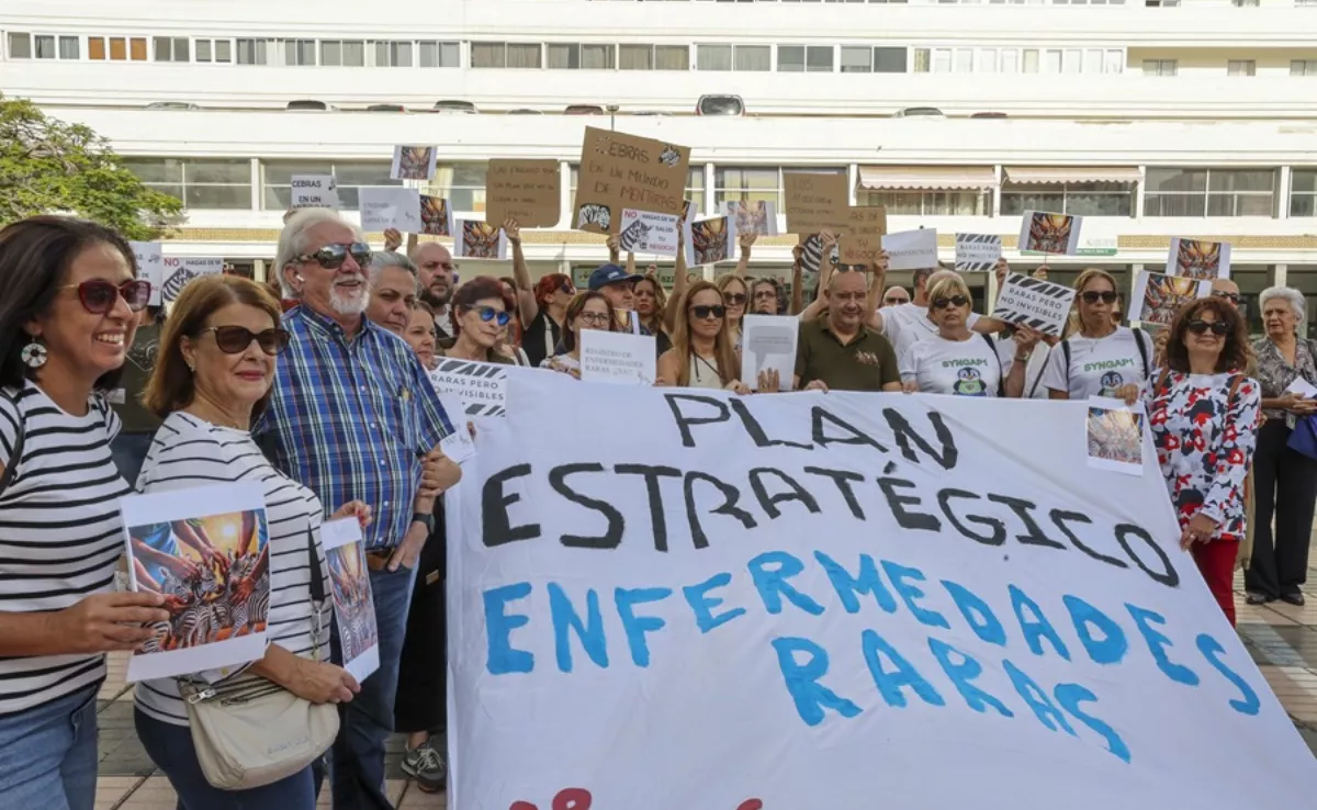 Manifestación de colectivos de familiares de personas con enfermedades raras / EFE