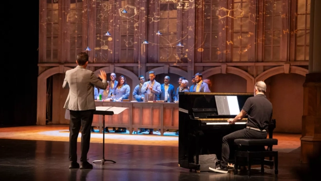Díaz Yerro dirigiendo el pase gráfico de una escena del 'Negrín, la ópera' / FUNDACIÓN AUDITORIO TEATRO Díaz Yerro dirigiendo el pase gráfico de una escena del 'Negrín, la ópera' / FUNDACIÓN AUDITORIO TEATRO