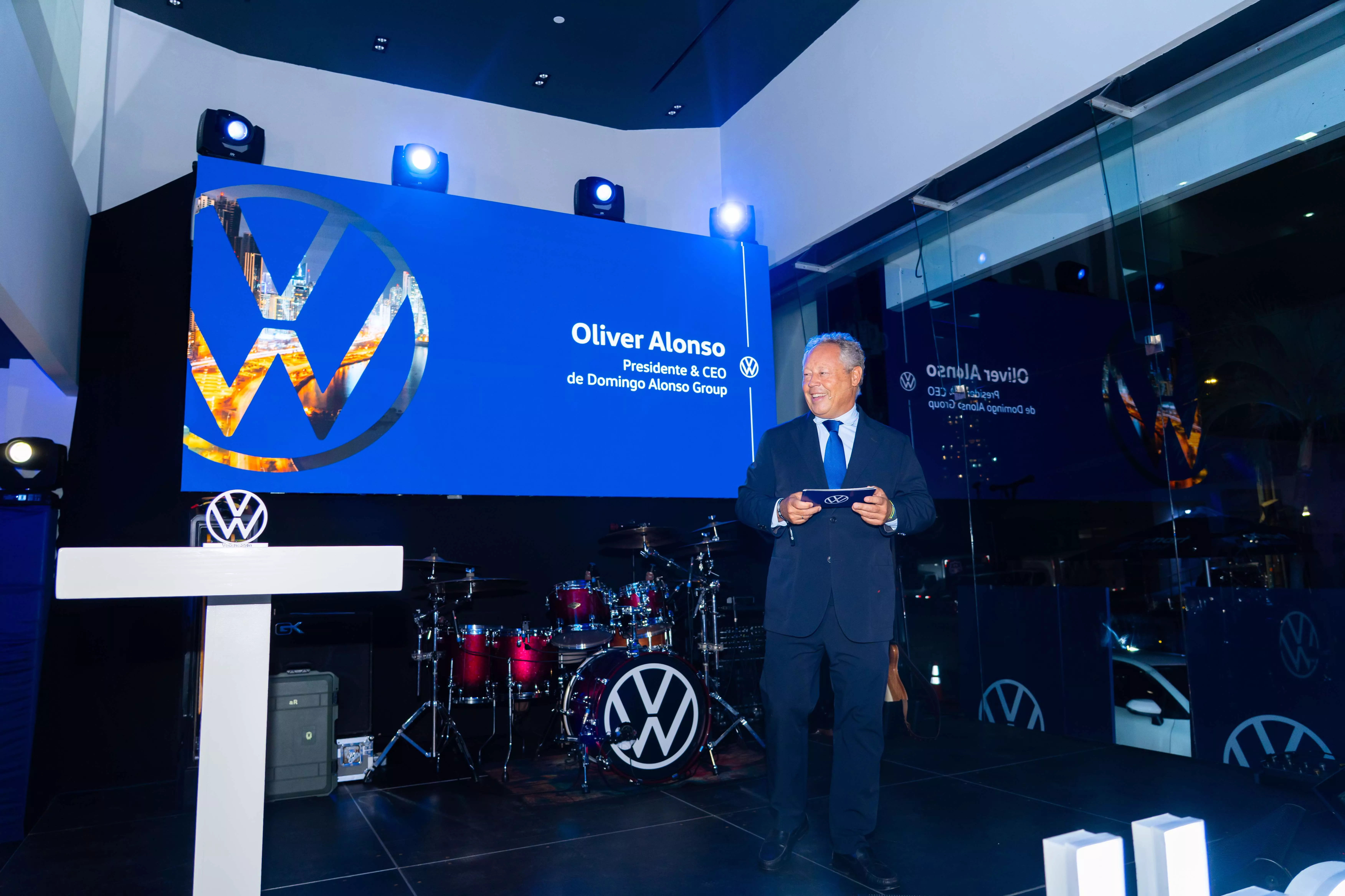 Oliver Alonso, presidente y CEO de Domingo Alonso Group, durante la inauguración del nuevo concesionario Volkswagen en Ciudad de Panamá.