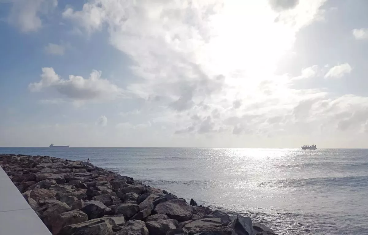 Hallan un cadáver en descomposición en la Avenida Marítima de Las Palmas de Gran Canaria.