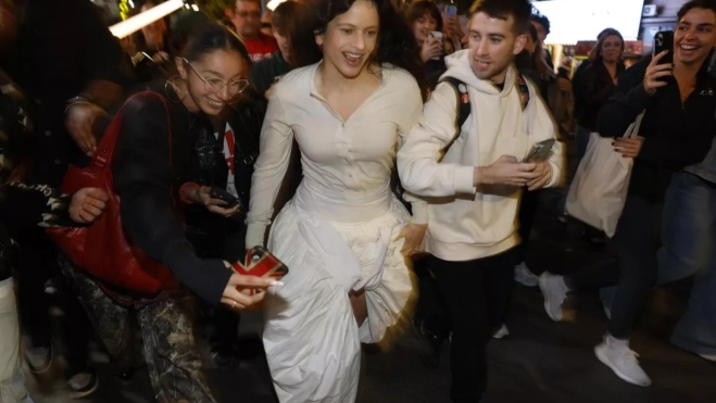 Rosalía en la presentación de su nuevo disco 'LUX', en la Plaza de Callao, Madrid / EFE Rosalía en la presentación de su nuevo disco 'LUX', en la Plaza de Callao, Madrid / EFE