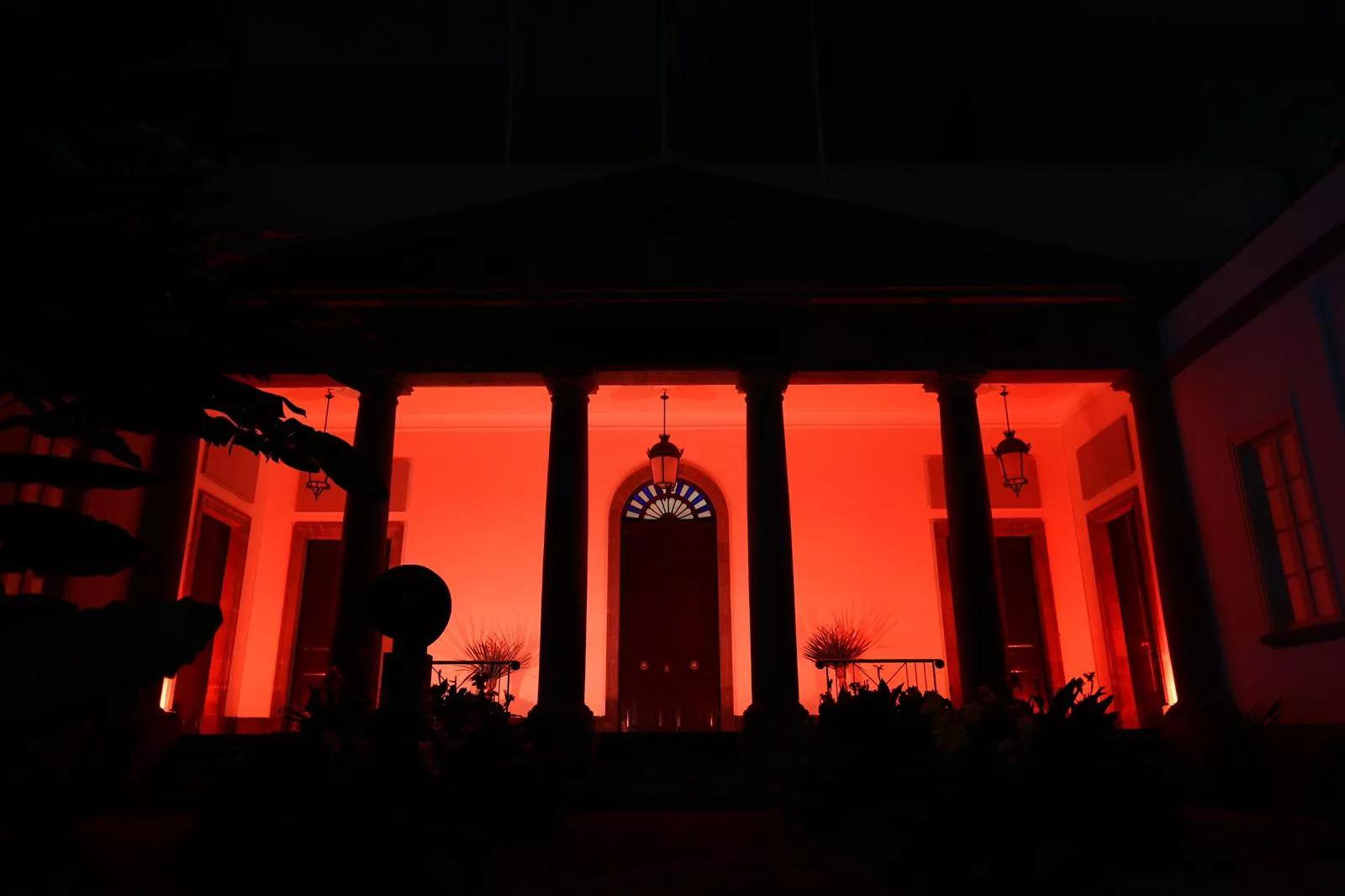 El Parlamento se ilumina de naranja por el Síndrome de Dolor Regional Crónico