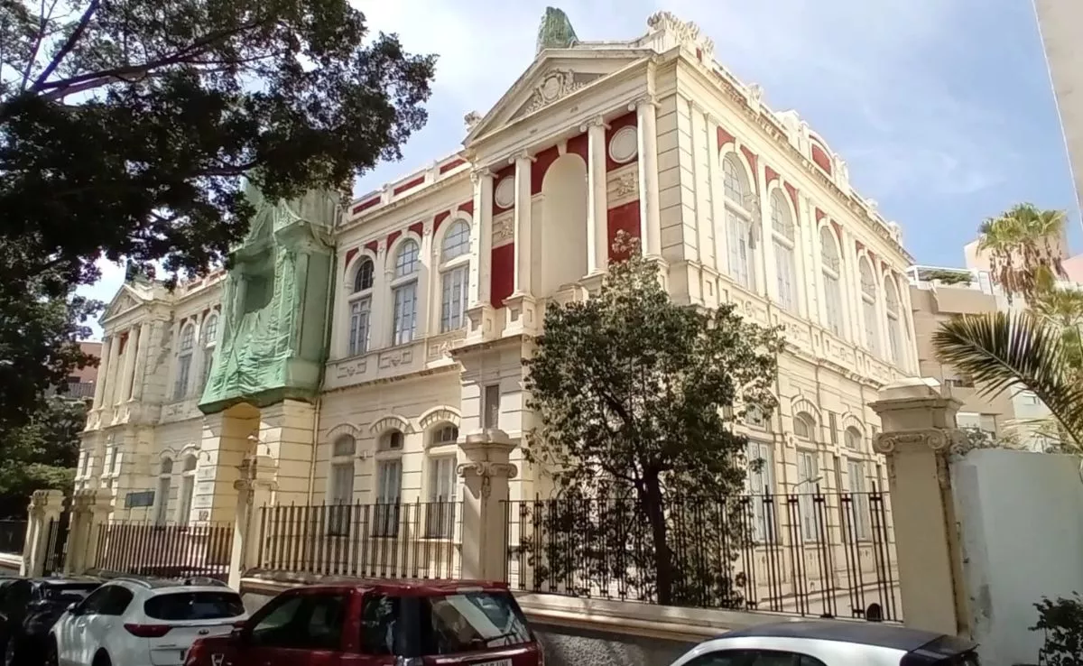Edificio Escuela de Comercio de Santa Cruz |AH