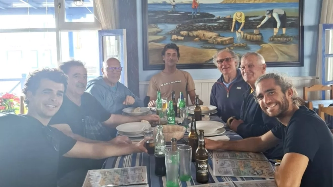 El equipo del documental 'Historia del surf en Gran Canaria', que se presenta este viernes en Talleres Palermo. / AGUSTÍN MACÍAS El equipo del documental 'Historia del surf en Gran Canaria', que se presenta este viernes en Talleres Palermo. / AGUSTÍN MACÍAS