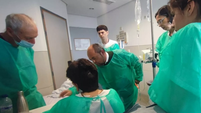 Una foto de Salvador Calderón como paciente experto dando pautas a enfermería y médicos de la complejidad de los dispositivos intravenosos y subcutáneos para pacientes con hipertensión pulmonar / CEDIDA
