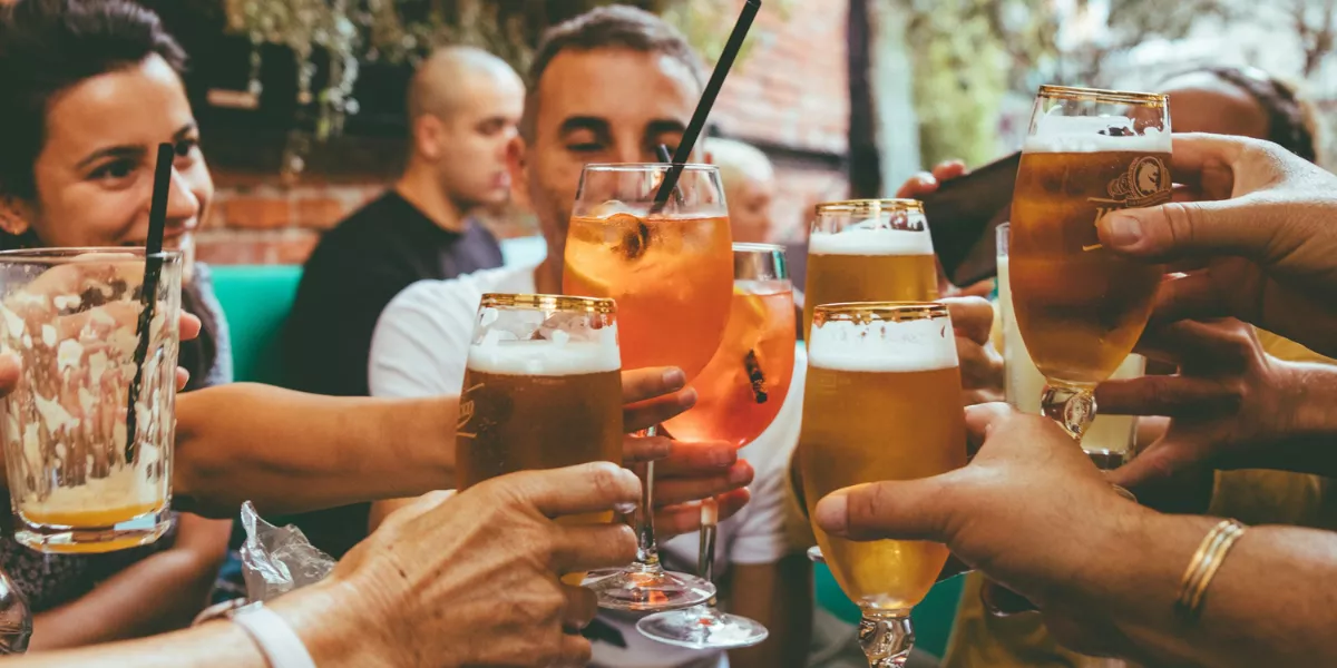 Imagen de personas de tardeo / UNSPLASH