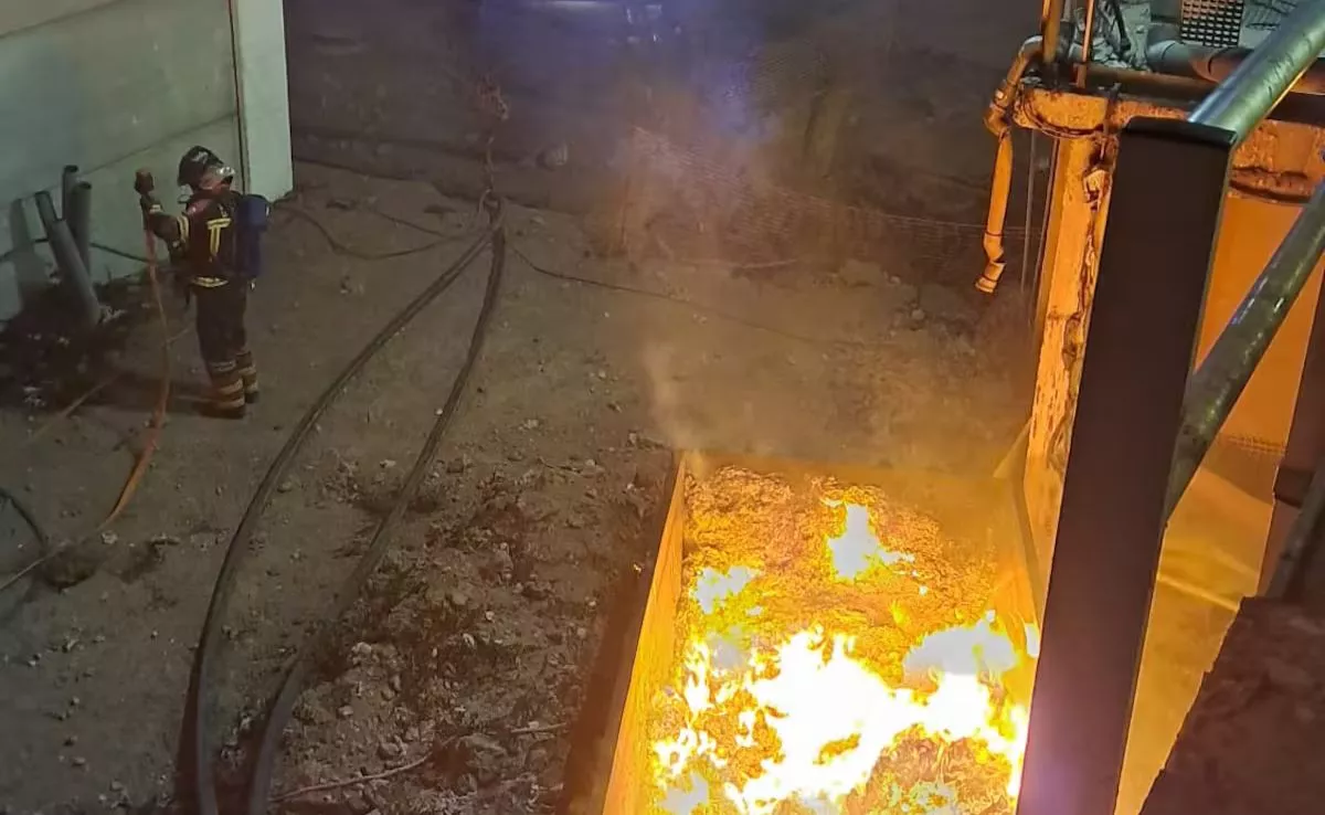 Bomberos de Lanzarote en el incendio registrado en la depuradora de Arrecife. /Emergencias de Lanzarote