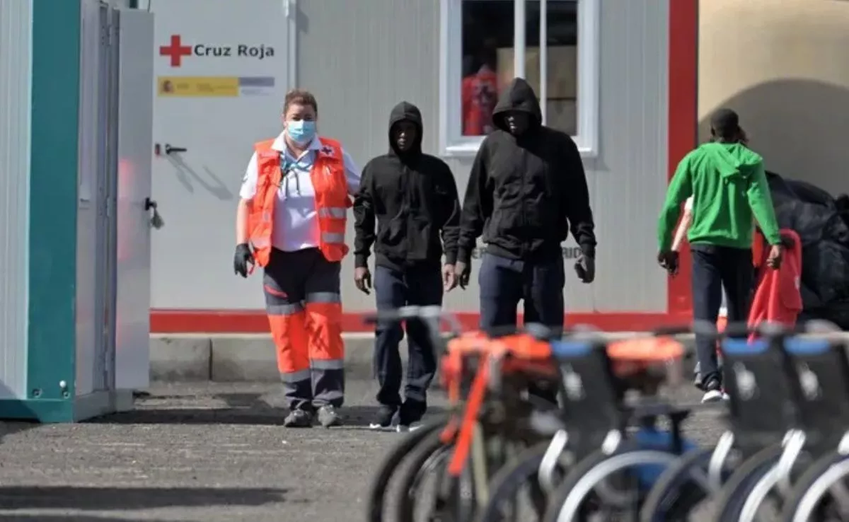 Imagen de archivo de inmigrantes a su llegada a Canarias. /EFE