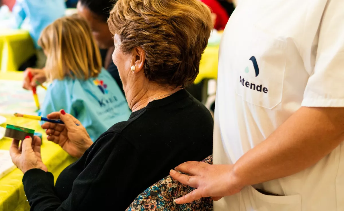Trabajadora de Atende, empresa que presta el servicio de ayuda a domicilio en Santa Cruz de Tenerife./ ATENDE