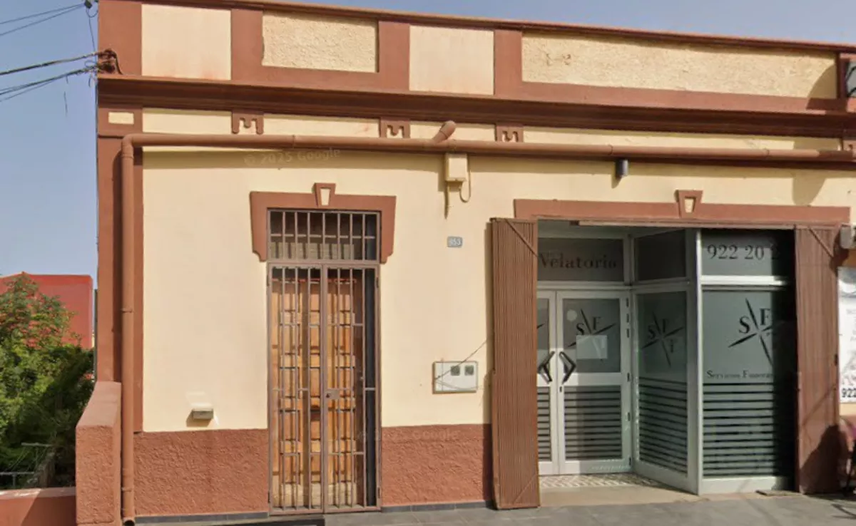 Imagen de la sala velatorio que ha cerrado sus puertas en el núcleo de Punta del Hidalgo, en La Laguna. / GOOGLE