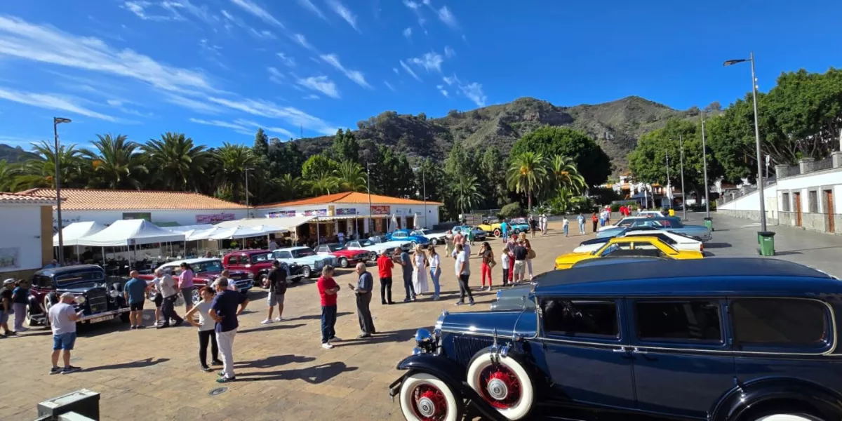 Imagen de la exposición de coches antiguos en Teror / AYUNTAMIENTO DE TEROR