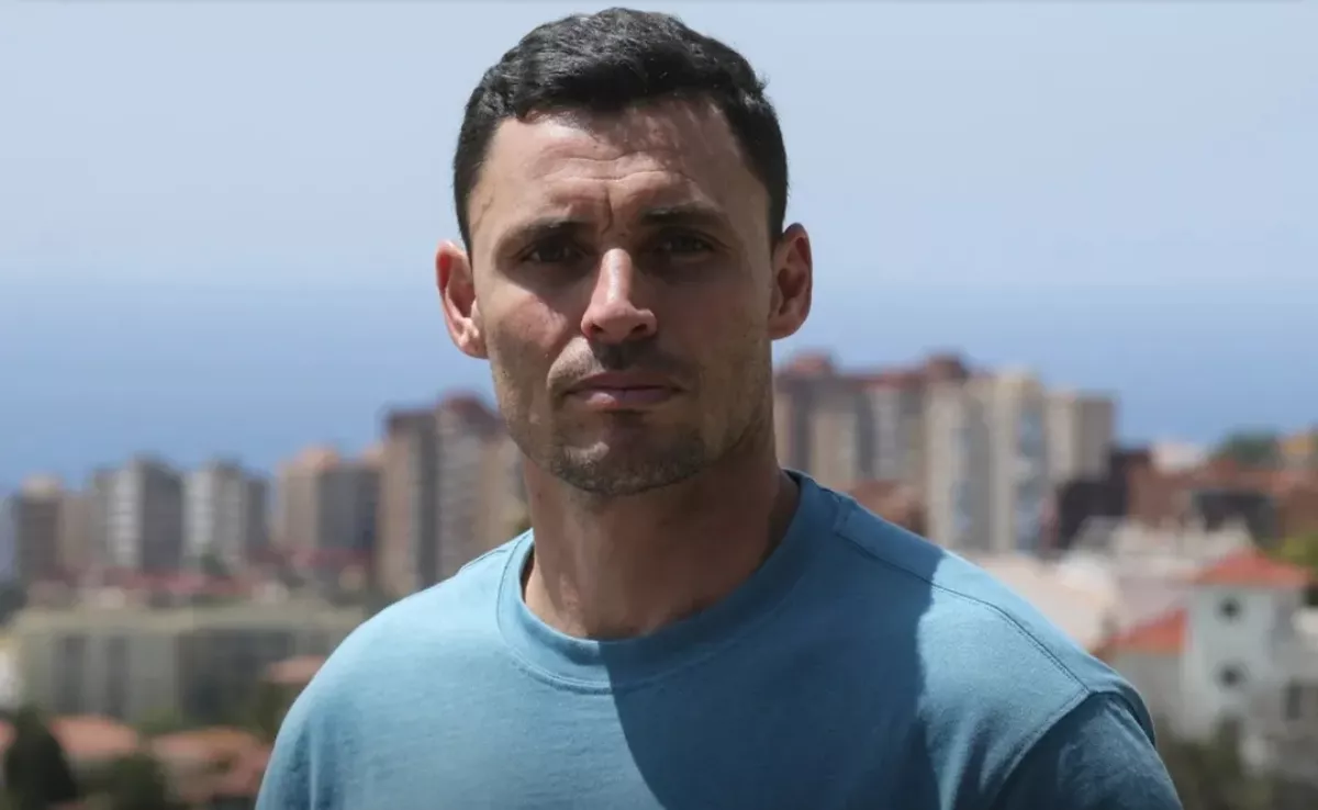 Aitor Montelongo, representante del Sindicato de Trabajadores en la Refinería de Cepsa (Moeve) en Santa Cruz de Tenerife que denuncia haber quedado fuera del convenio colectivo./ ARCHIVO