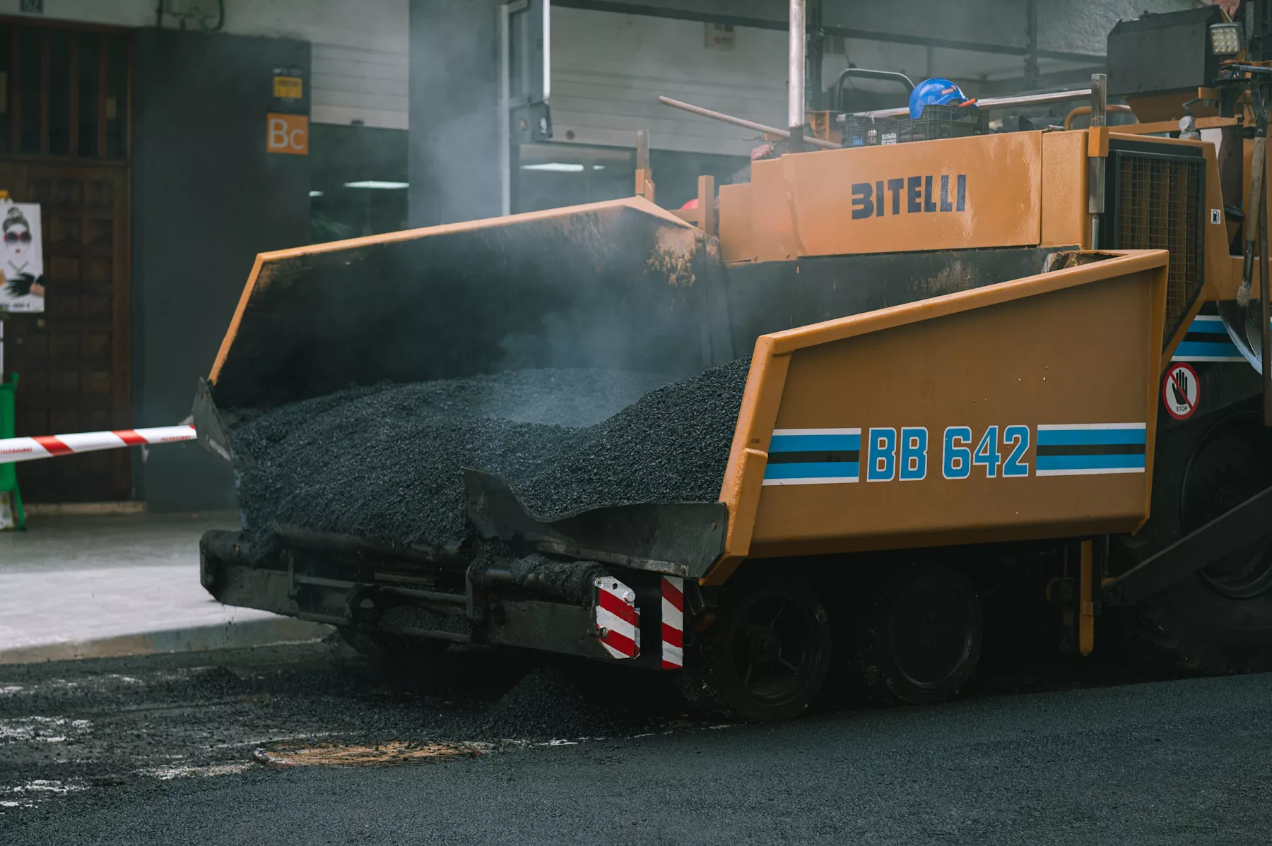 La Laguna reasfalta vías clave en Guamasa y El Toscal desde este lunes.