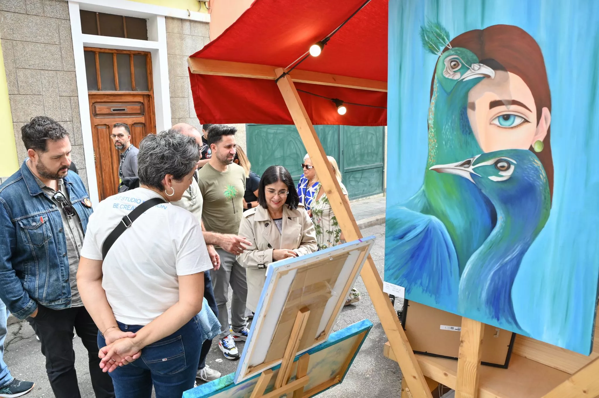 La alcaldesa, Carolina Darias, el concejal de Cultura, Josué Íñiguez, y el concejal de Distrito Isleta Puerto Guanarteme, Héctor Alemán, en LPGC, calles con arte.