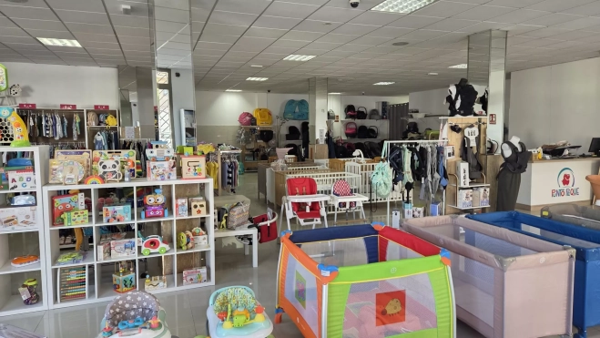 Interior de Punto Peque, tienda pionera de artículos de segunda mano infantiles. / CEDIDA Interior de Punto Peque, tienda pionera de artículos de segunda mano infantiles. / CEDIDA