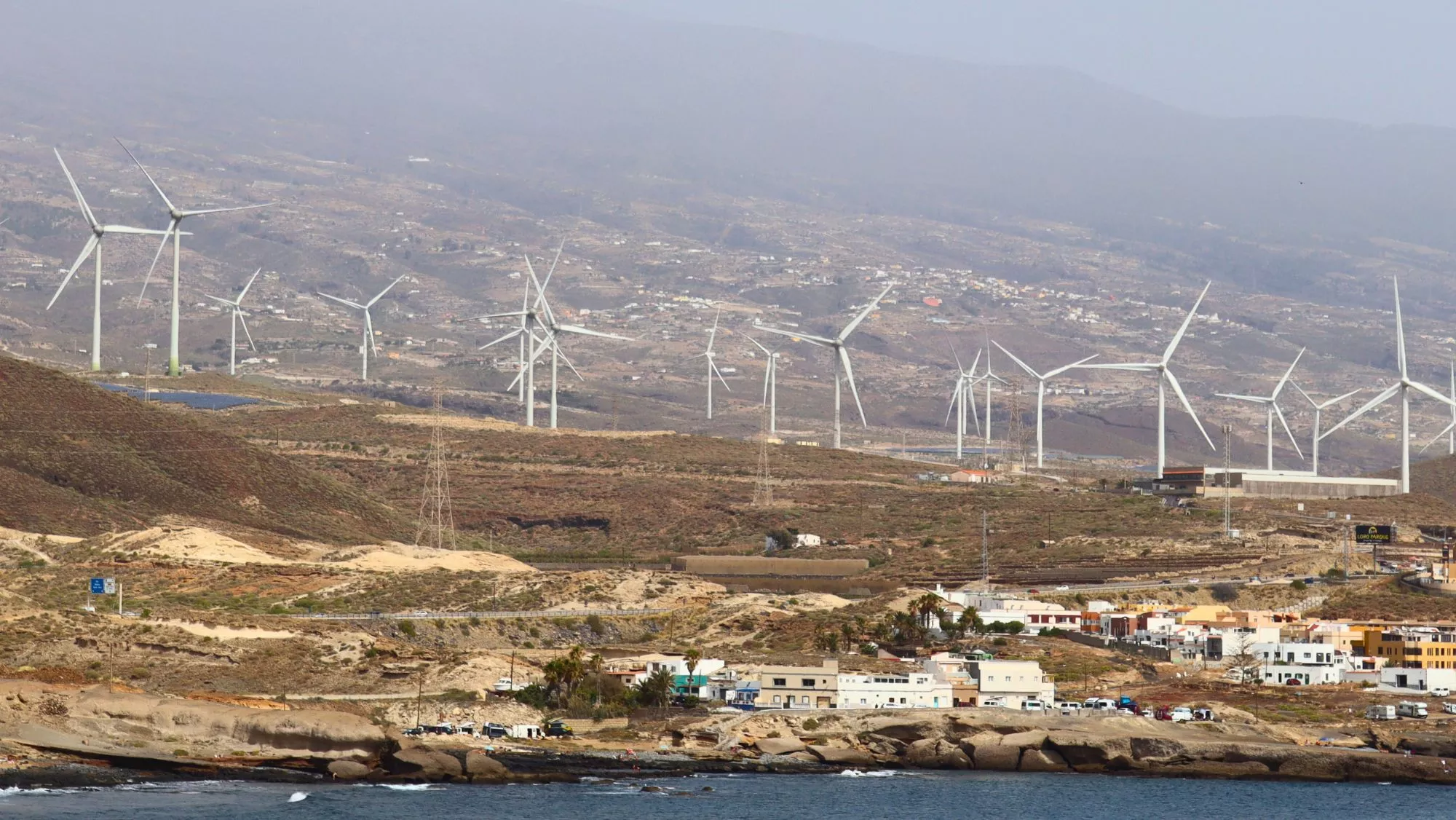 Aerogeneradores de energía eólica (renovable) en Arico, Tenerife. / ATLÁNTICO HOY