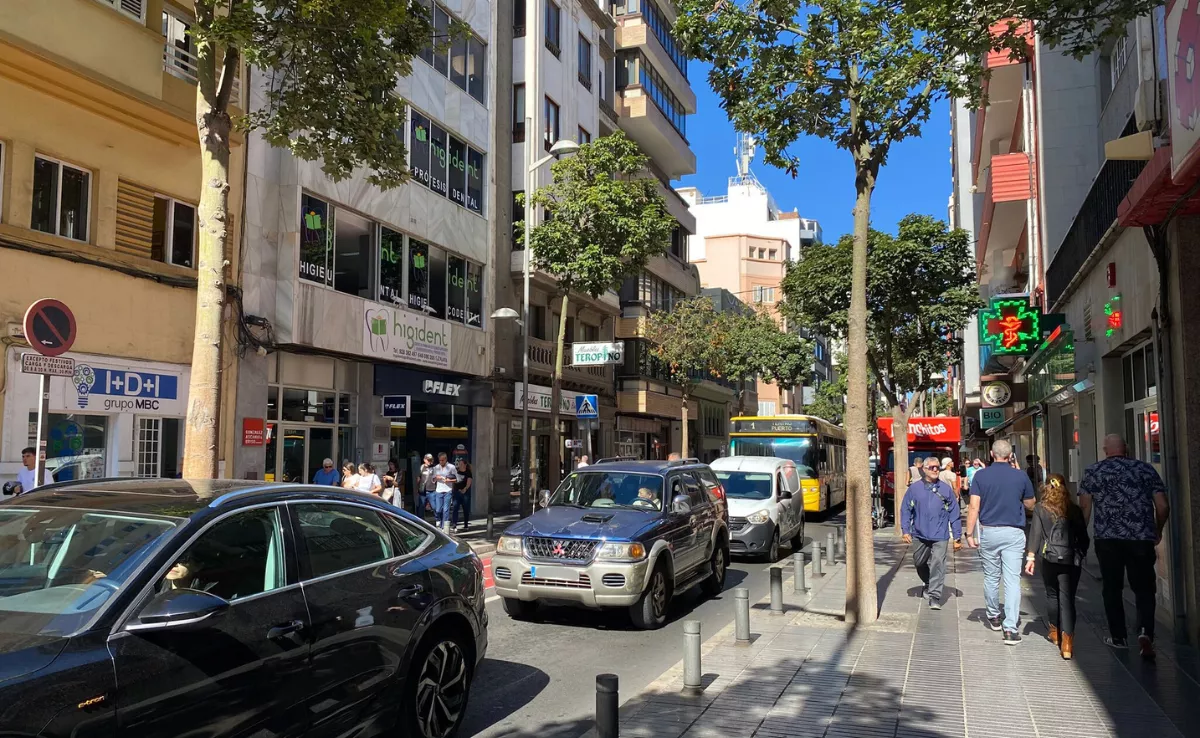 Personas paseando en la calle León y Castillo en Las Palmas de Gran Canaria / ATLÁNTICO HOY