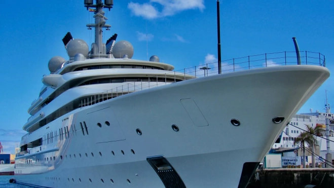 Así es el megayate ‘Ópera’, el coloso del lujo atracado en el Puerto de Las Palmas. NICOLAS AROCHA Así es el megayate ‘Ópera’, el coloso del lujo atracado en el Puerto de Las Palmas. NICOLAS AROCHA