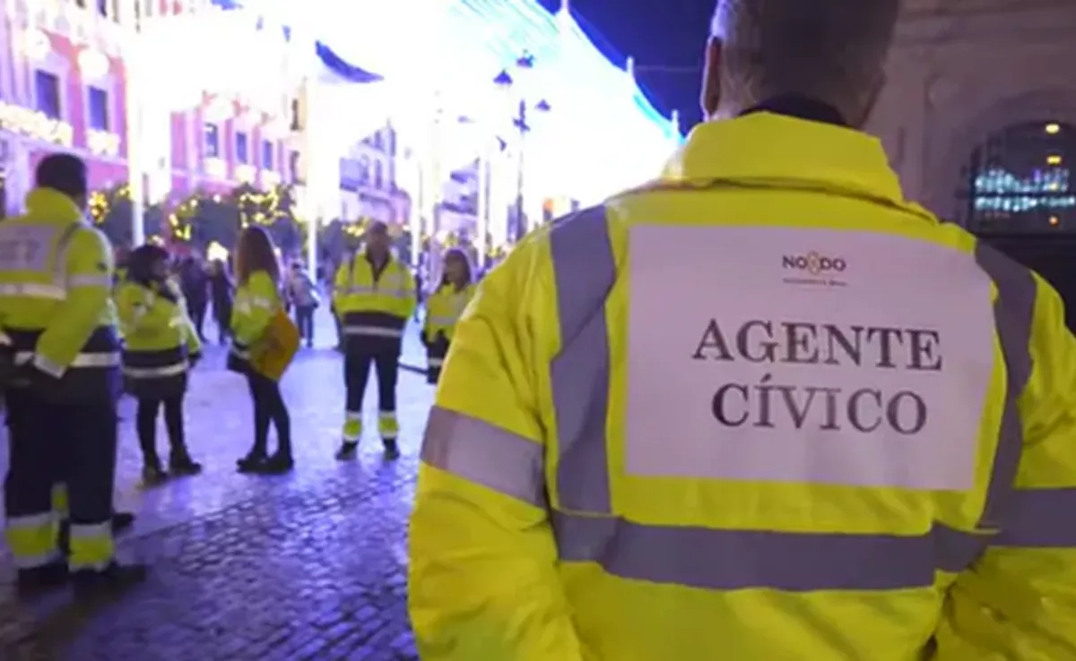 Imagen de agentes cívicos en Sevilla|REDES