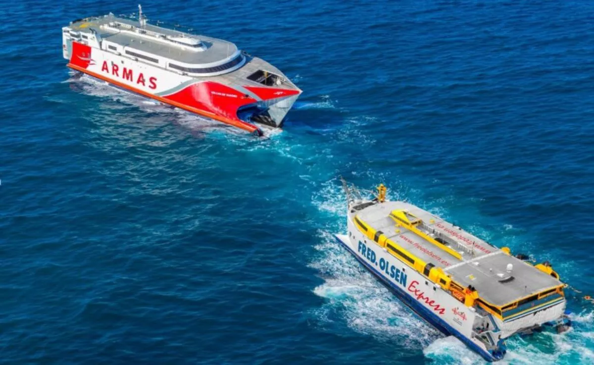 Un barco de Naviera Armas y otro de Fred Olsen. /Infopuertos