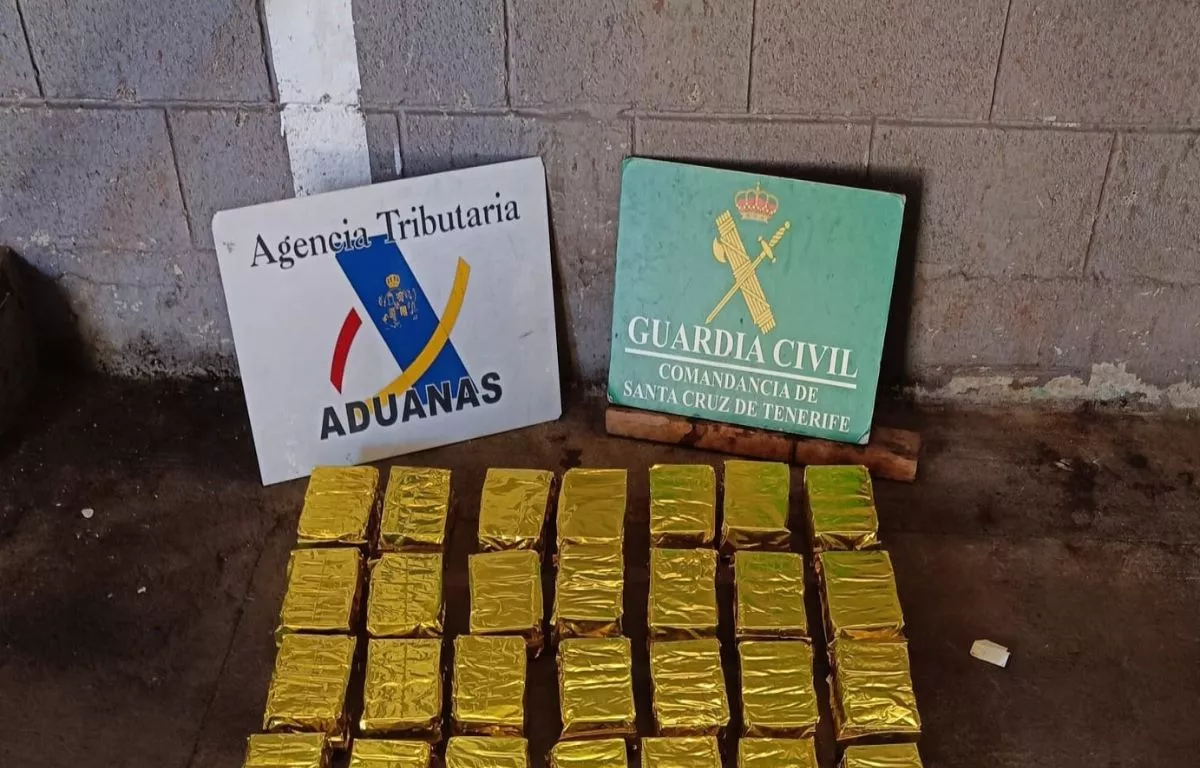 Detenido un varón al ser sorprendido trasportando 31 kilos de hachís en su vehículo. GUARDIA CIVIL