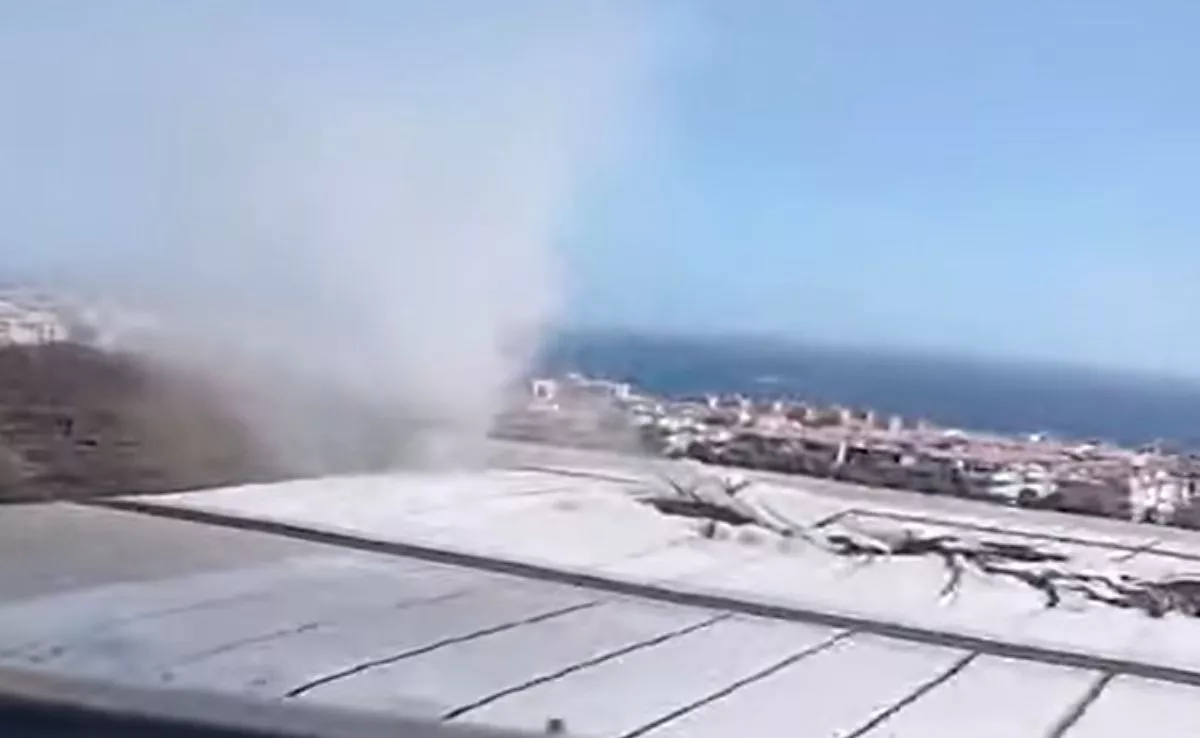 Techo de un invernadero destrozado por los fuertes vientos de la borrasca Claudia en Güímar. /Redes