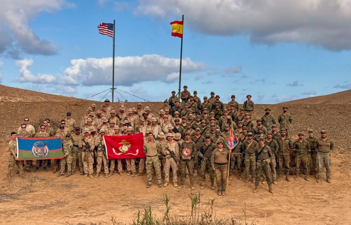 El Regimiento Canarias 50 realiza un ejercicio bilateral con los Marines de EE.UU. AH