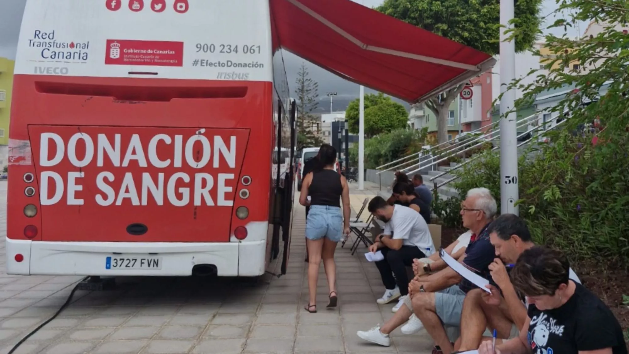 Grupo de personas antes de donar sangre. / CEDIDA