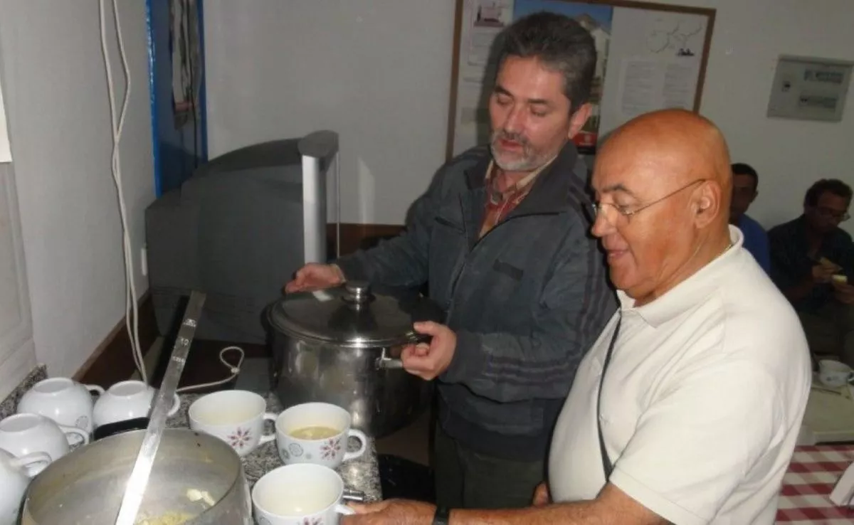 Voluntarios en el centro de Cáritas Café y calor |CÁRITASDIOCESANATENERIFE