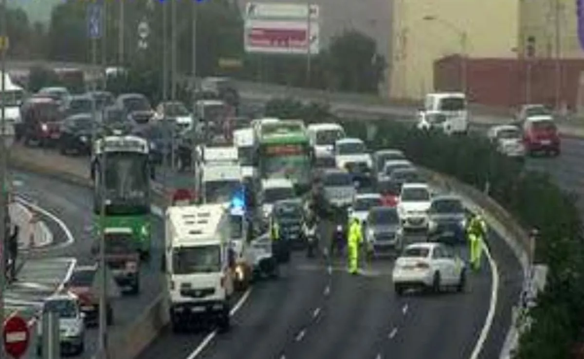 Accidente de tres coches en la TF-5. /Cámaras del Cabildo