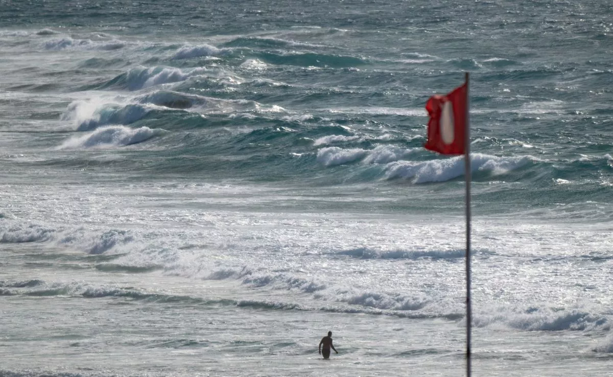 Fuerte oleaje en las costas canarias durante la borrasca Claudia. /EFE