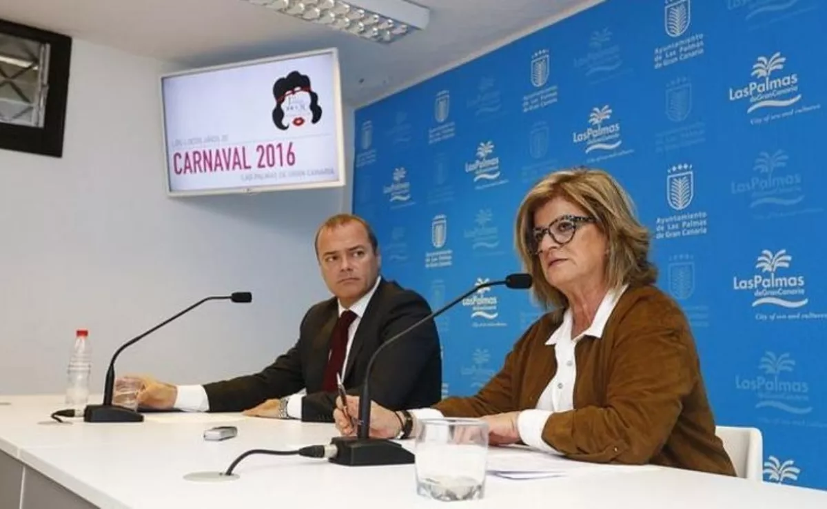 Inmaculada Medina, en una rueda de prensa con Augusto Hidalgo de 2016, a cuya etapa de alcalde se remontan los hechos investigados. / AH